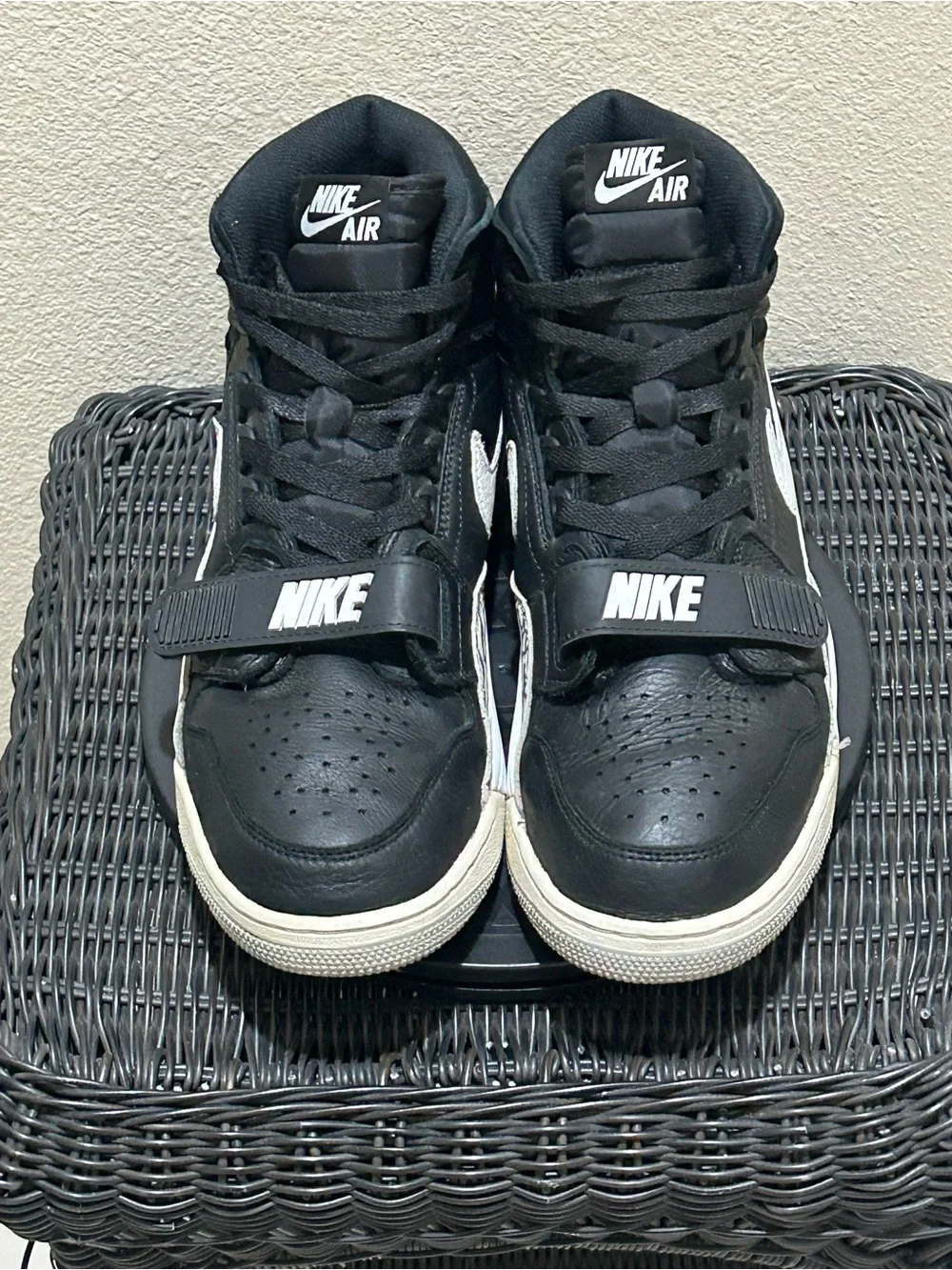Size 10 Jordan Legacy 312 Black White AV3922-001
